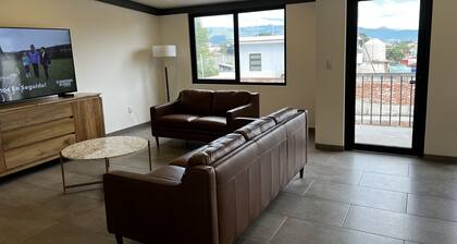 Fast WiFi, Amazing Kitchen, Views, & Private Office/Yard In the Heart of Oaxaca