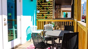 An outdoor patio with a round table and four chairs, a wooden fence, and potted plants. - 5 bedroom Home, 5 bathrooms, Private Heated Pool+Steps to uncrowded beach+Views (Panama City)