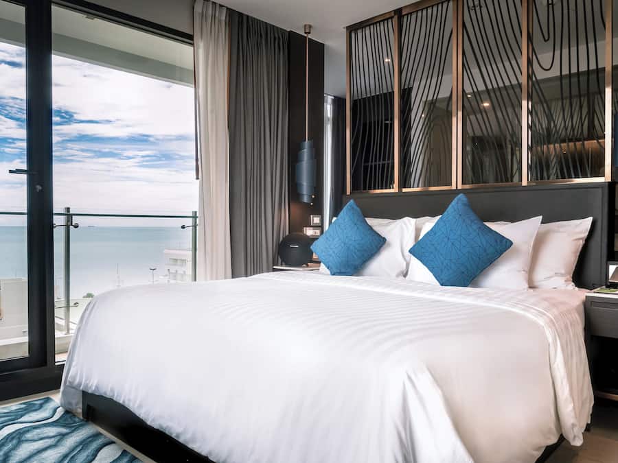 Ocean Junior Suite | In-room safe, soundproofing, iron/ironing board, rollaway beds