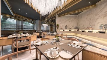 Daily buffet breakfast (THB 723 per person)