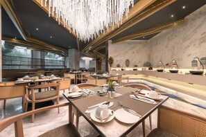 Daily buffet breakfast (THB 723 per person)