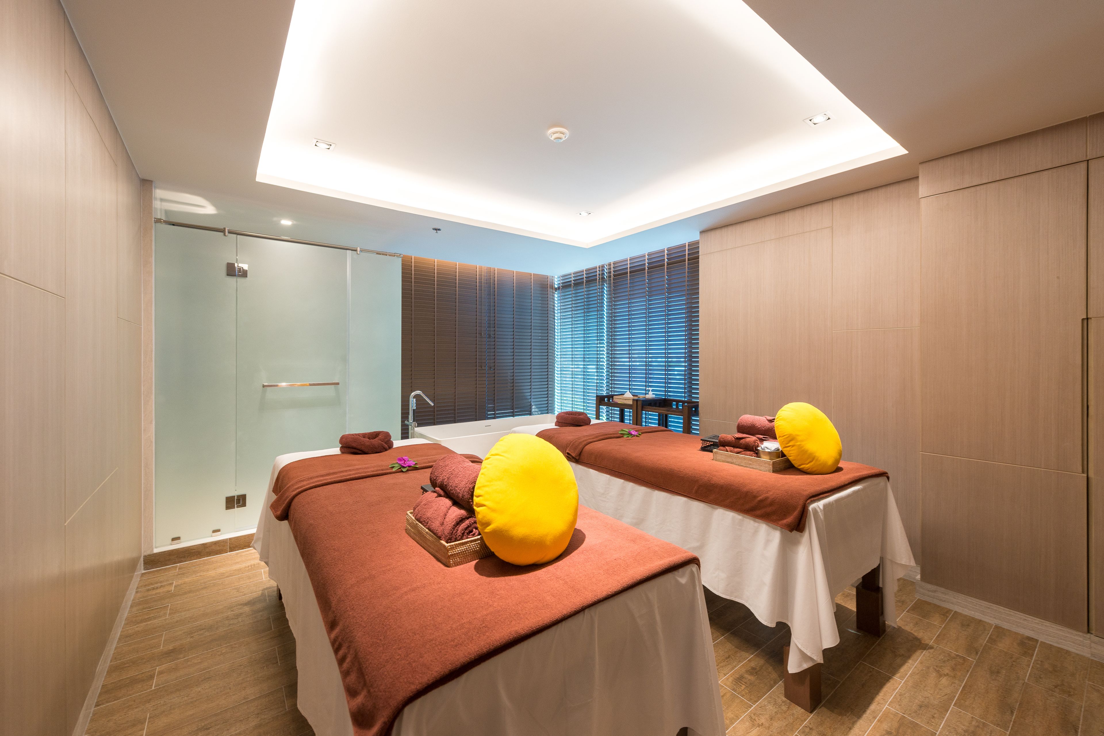 aromatherapy, thai massages, 3 treatment rooms