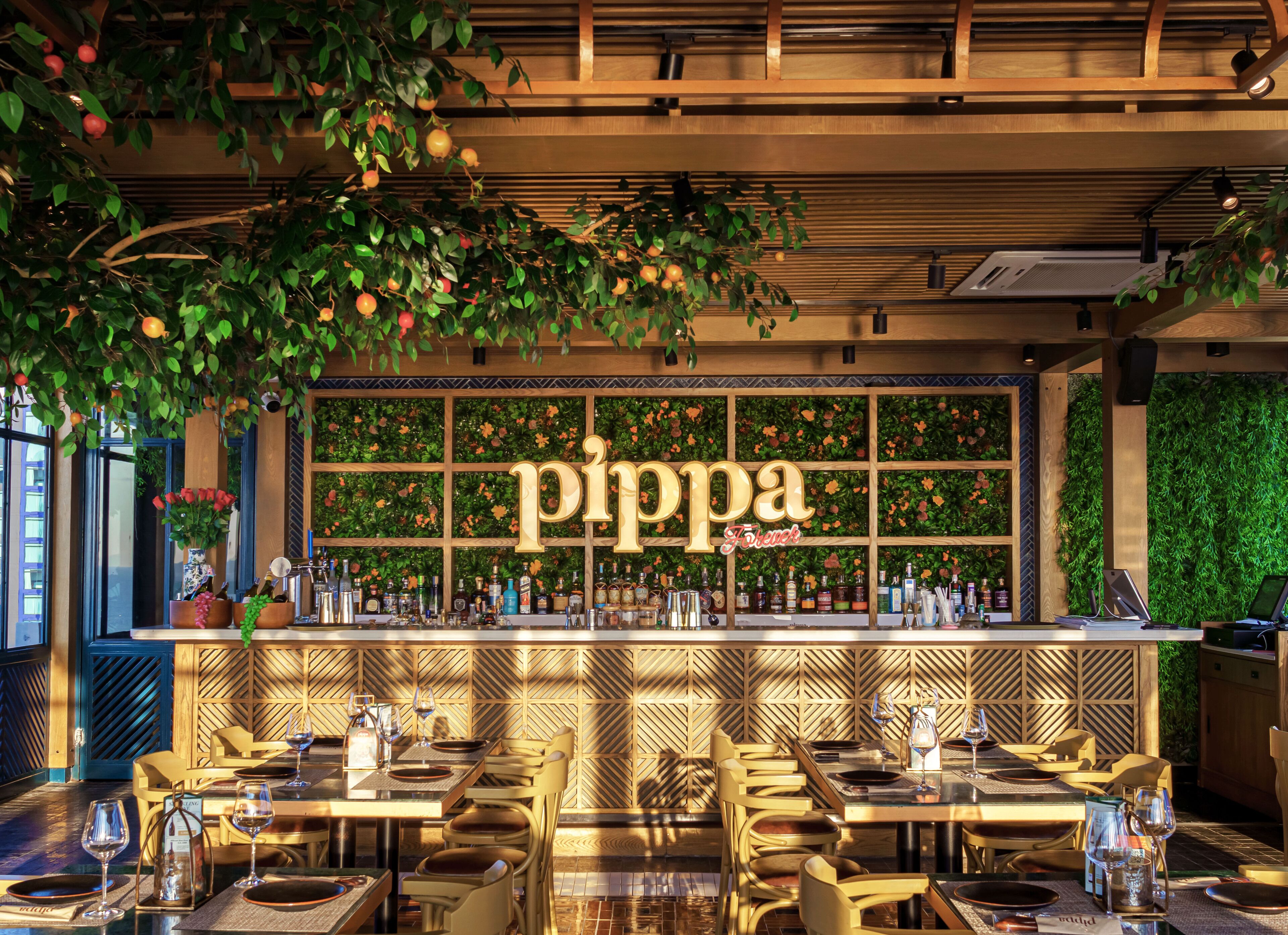 2 restaurants, breakfast served