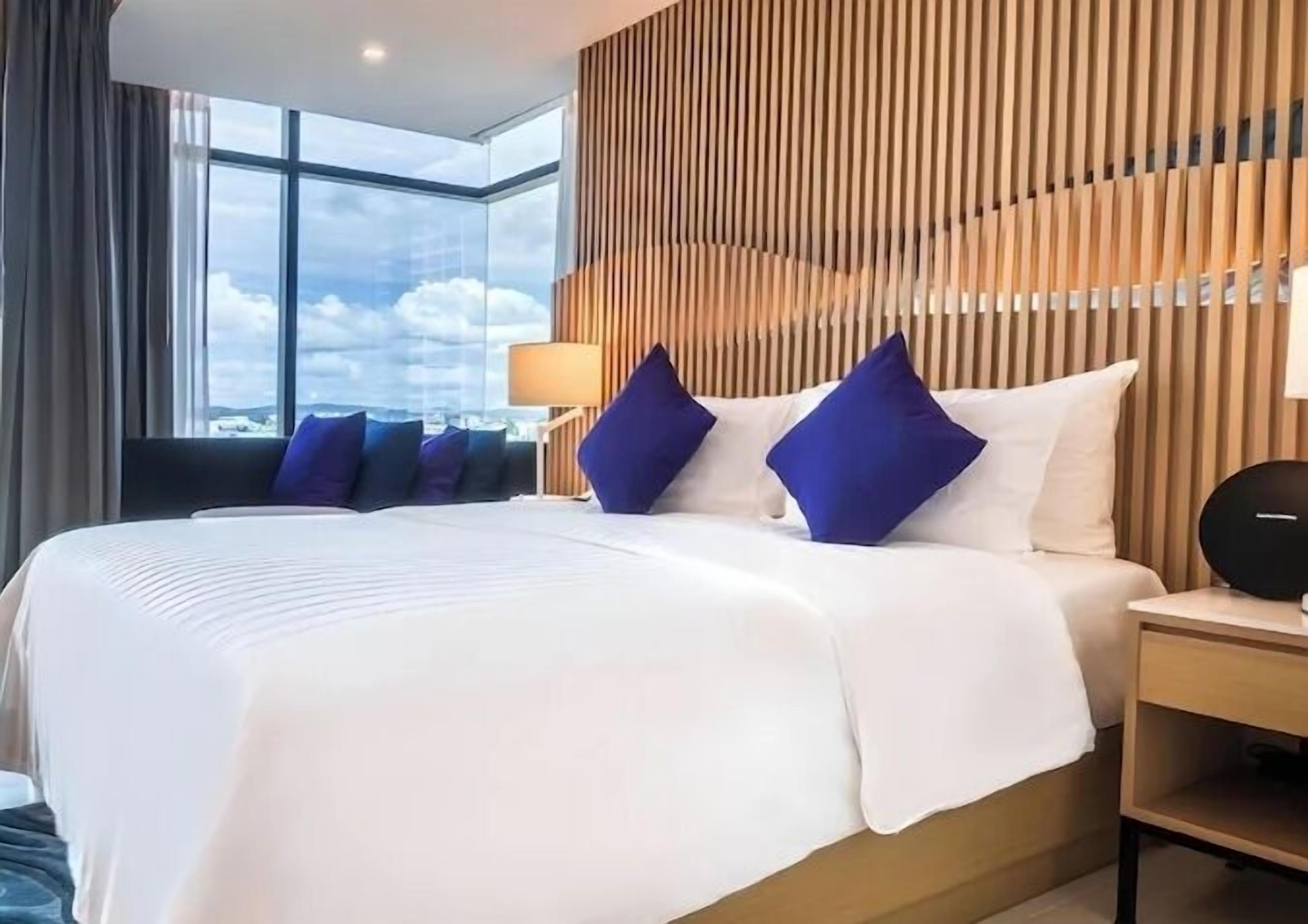 In-room safe, soundproofing, iron/ironing board, free WiFi