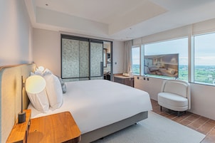 Premium bedding, down comforters, desk, blackout drapes