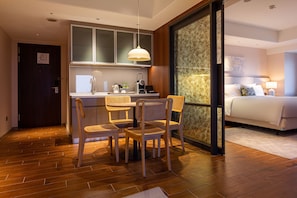 Presidential Suite | In-room dining