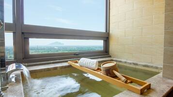 Separate tub and shower, spring water tub, rainfall showerhead
