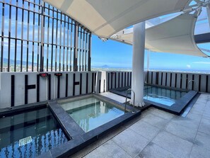 Bañera de hidromasaje exterior