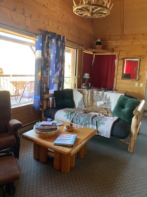 Fernseher, DVD-Player, Bücher, Videothek