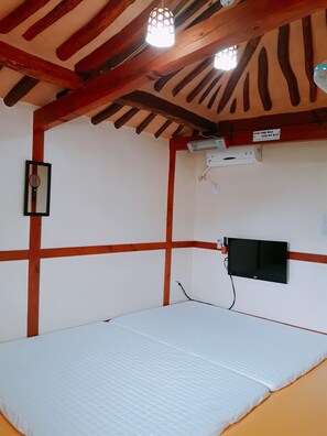 Interior - Hanok Raon (Gyeongju)