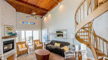 Smart-TV, Kamin, DVD-Player, Bücher