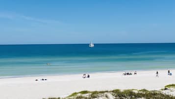 Am Strand, Liegestühle, Strandtücher