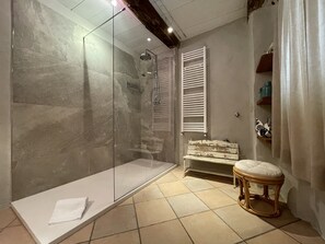 Spa - Amazing Villa in Piedmont, Italy, Views, Wine Country, Pool, Mountains, WiFi (Bonvicino)