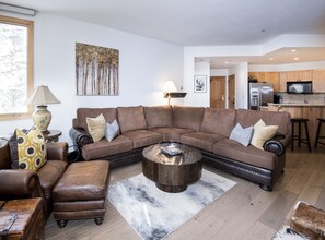 Téléviseur connecté, foyer, chaîne audio