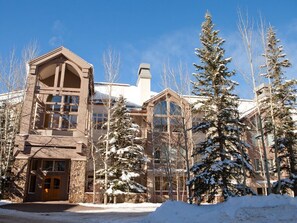 Exterior - MINT Ski-in/Ski-out w/Mnt. Views, 3Bed 3Bath,with 2 Master on-suites, Highlands (Beaver Creek)