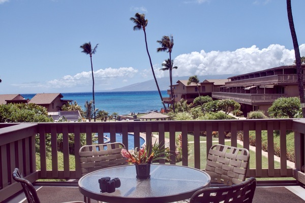 A beautiful view of Keoni Nu'i bay and Moloka'i while you enjoy your
coffee.