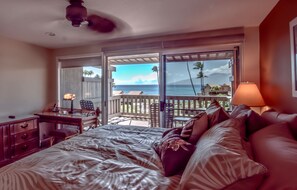 2 slaapkamers, een bureau, een strijkplank/strijkijzer, reisbedje