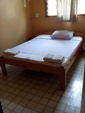 Habitación doble estándar, balcón | Escritorio y wifi 