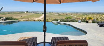 Amazing sunsets in the heart of wine country! Just minutes to Paso Robles