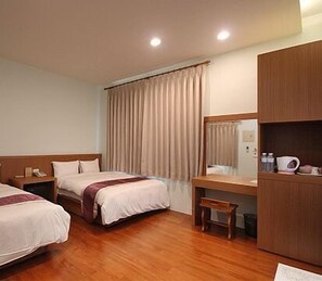 幸福4人套房 | 書桌、遮光窗簾/窗簾、摺床/加床 (收費)、免費 Wi-Fi