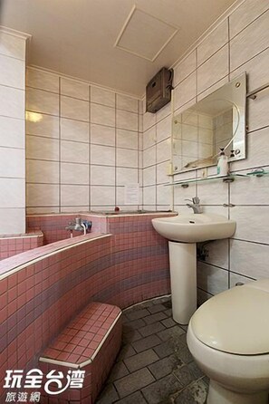 Standard Double Room (SPA) | Bathroom
