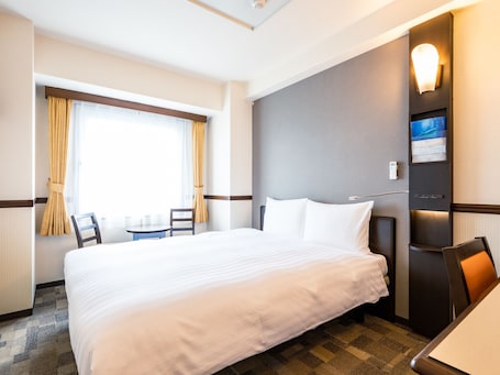 Down comforters, desk, laptop workspace, blackout drapes. Toyoko Inn Hikone Station Higashi