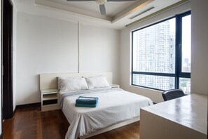 2 bedrooms, desk, laptop workspace, soundproofing - Yelloduck Rooms & Apartments @ Casa Residency (Kuala Lumpur)