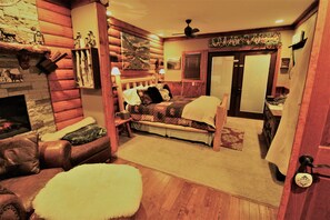 3 bedrooms, in-room safe, iron/ironing board, free WiFi