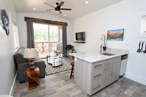 TV, offices - Tiny House #4 Between Zion & Bryce w/resort pool (Orderville)