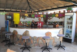 Bar junto a la piscina