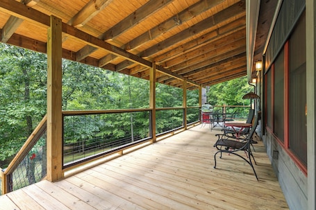 Terrace/patio. Tranquil Pet Friendly, Luxury Cottage in Blue Ridge Mtns! UC STR License 022260