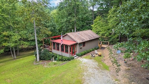 Exterior - Tranquil Pet Friendly, Luxury Cottage in Blue Ridge Mtns!  UC STR License 022260 (Blairsville)