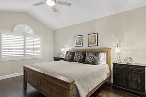 3 soverom, skrivebord, strykejern/-brett og wi-fi (inkludert)