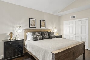 3 bedrooms, desk, iron/ironing board, free WiFi