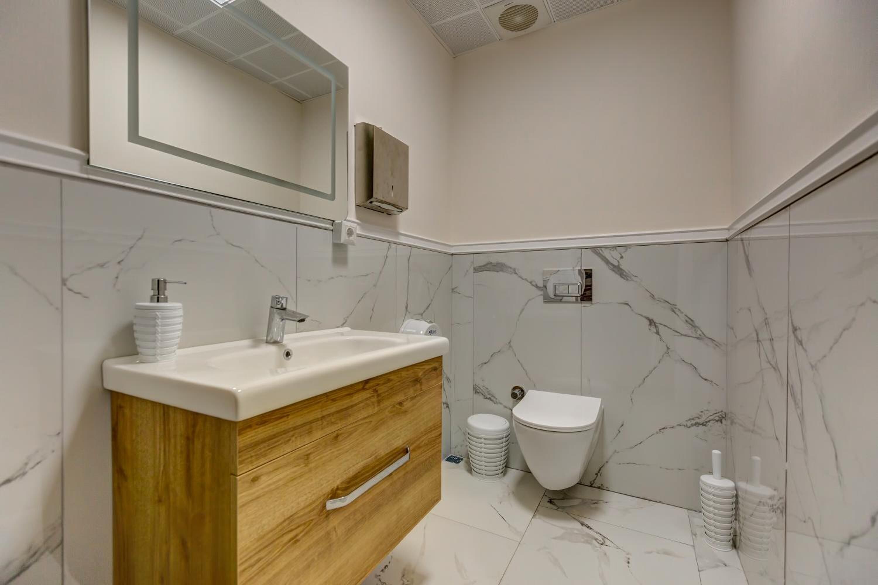 shower, free toiletries, hair dryer, slippers