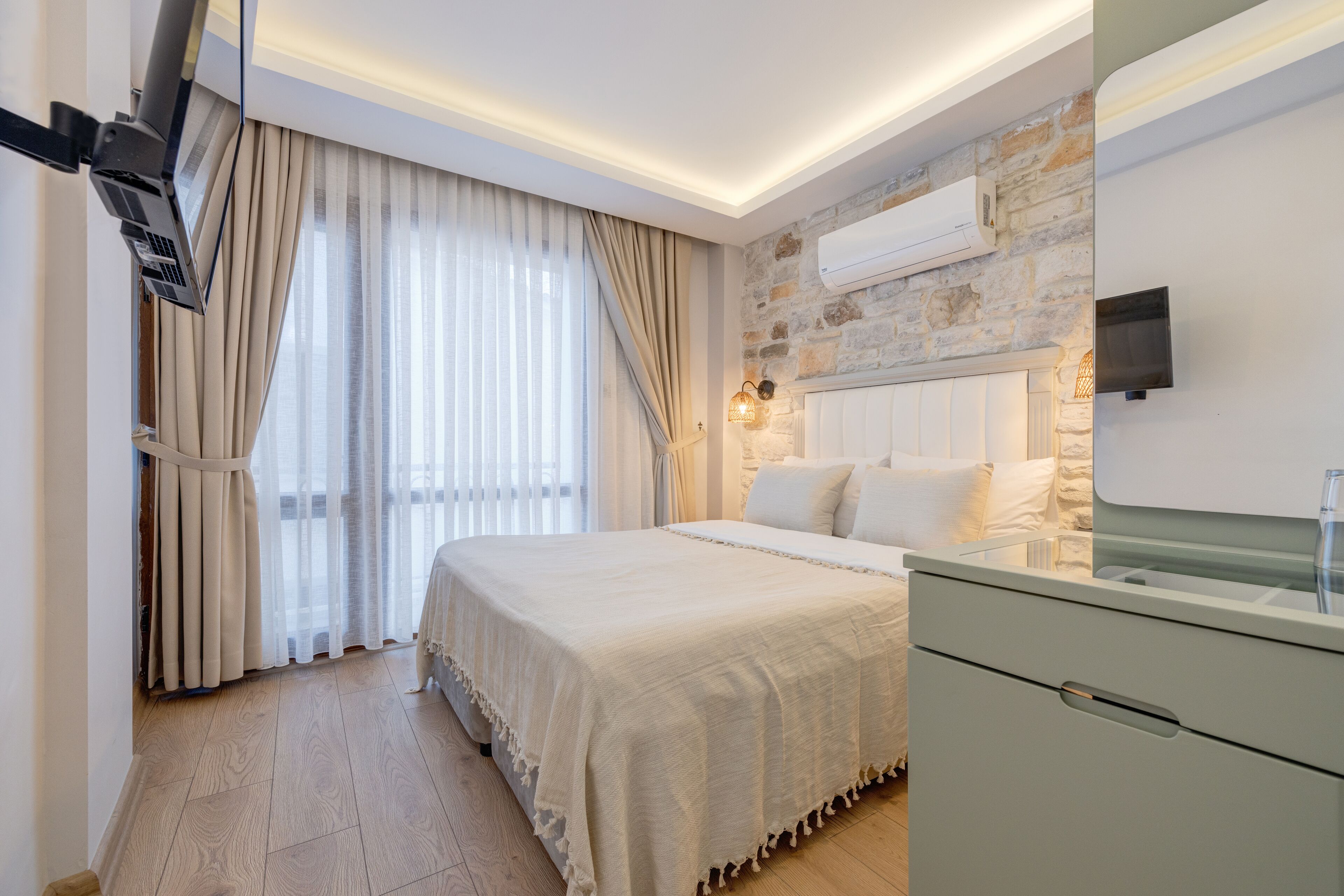 standard double room | egyptian cotton sheets, premium bedding, minibar, soundproofing