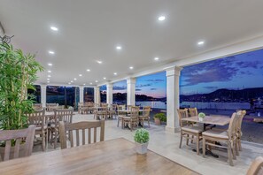 Standard Double Room, Accessible | Terrace/patio - Hanedan Otel (Foça)