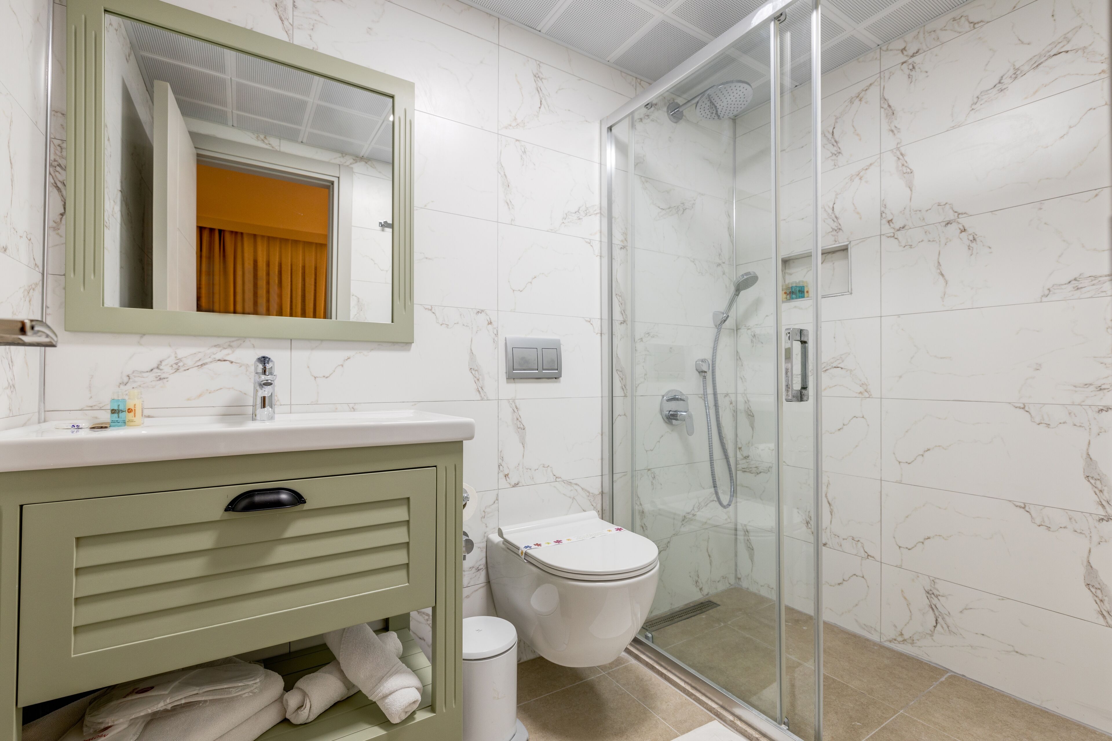 standard double room, partial sea view | bathroom | shower, free toiletries, hair dryer, slippers