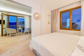 Standard Double Room, Sea View | Egyptian cotton sheets, premium bedding, minibar, soundproofing - Hanedan Otel (Foça)