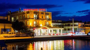 Façade de lâhĂ©bergement - soirĂ©e/nuit