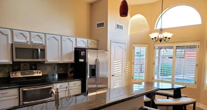 Super emplacement, piscine privée chauffée, pas de frais cachés, grill / randonnée / WiFi gratuit