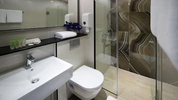 Ducha, artículos de higiene personal gratuitos y secador de pelo