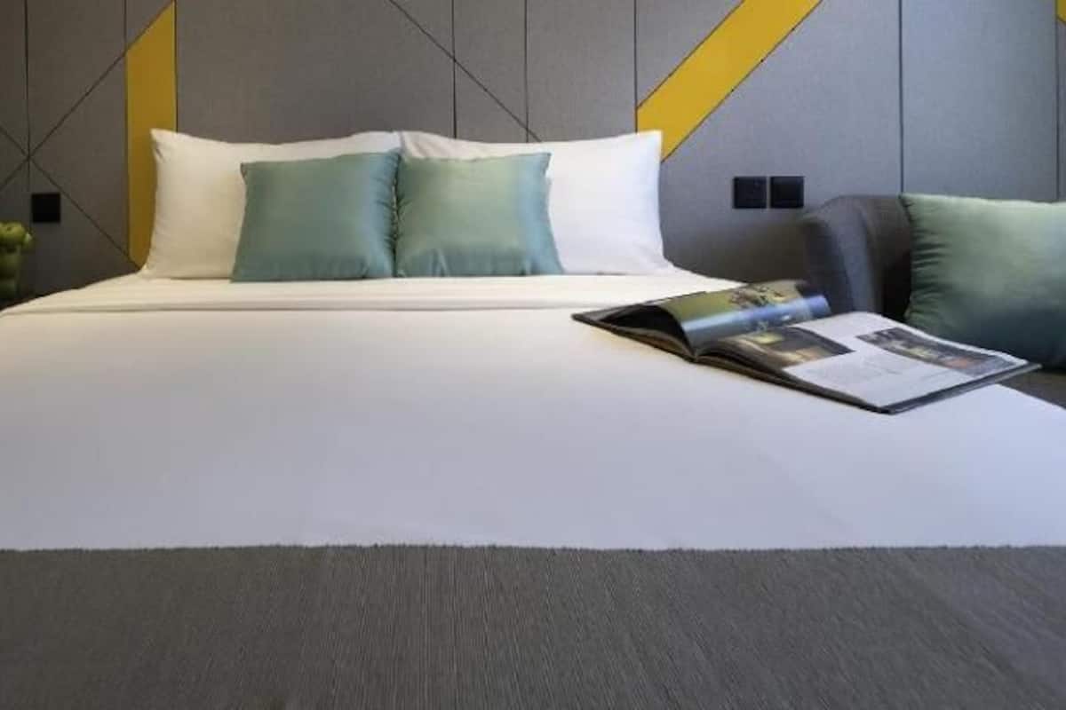 In-room safe, desk, iron/ironing board, free WiFi