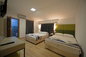 Standaard Twin kamer | Een kluis op de kamer, beddengoed