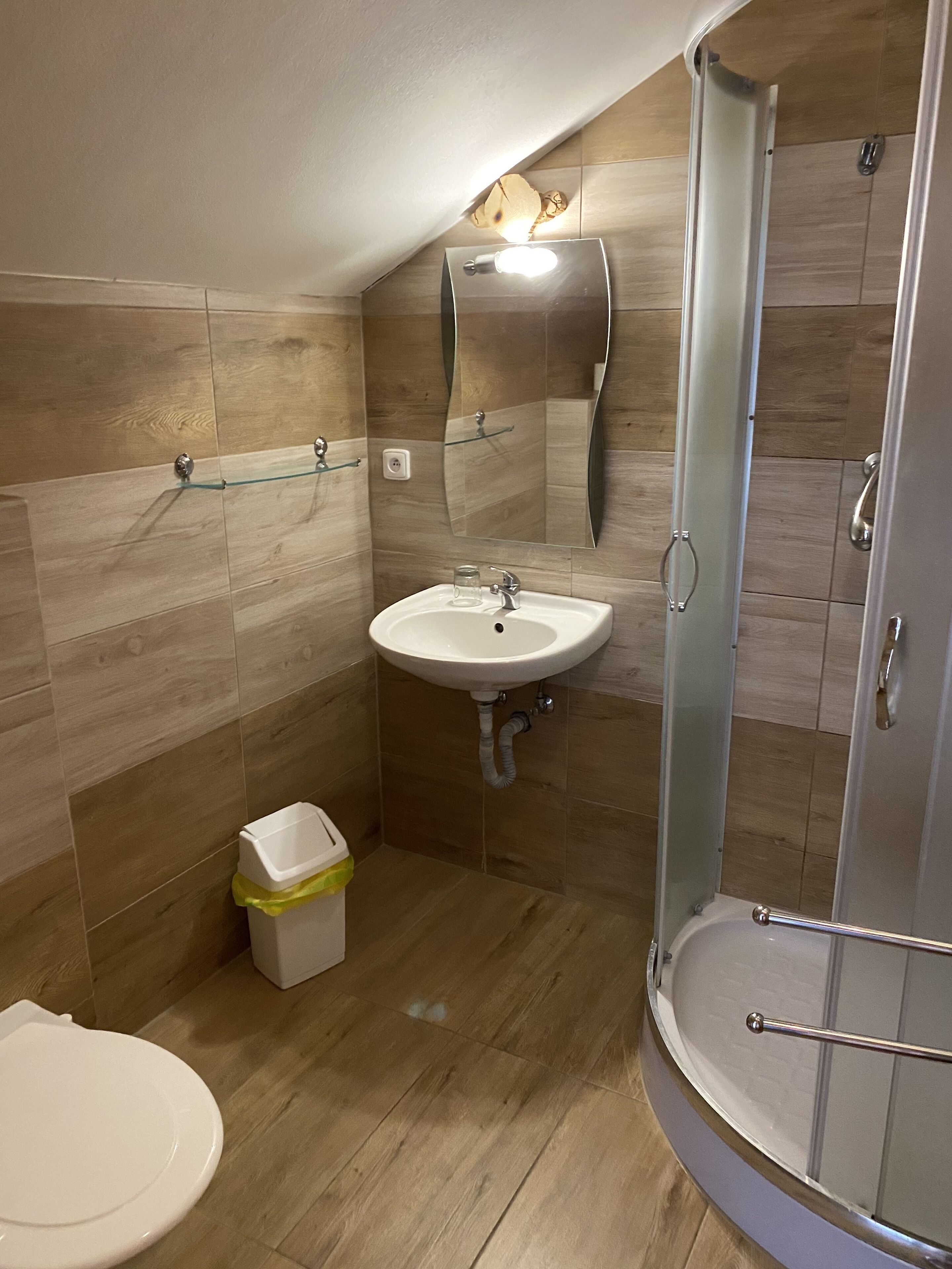 Basic-Doppelzimmer | Badezimmer