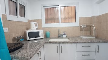 Comfort Apartment, 2 Bedrooms | Private kitchen