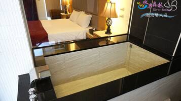 Comfort Double Room | Deep soaking bathtub