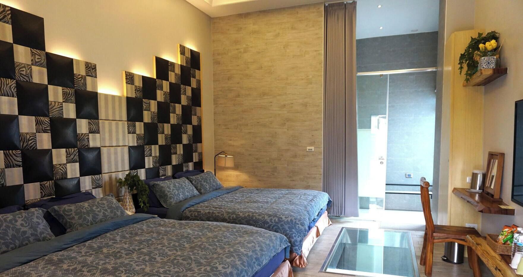 1 Schlafzimmer, hochwertige Bettwaren, individuell dekoriert