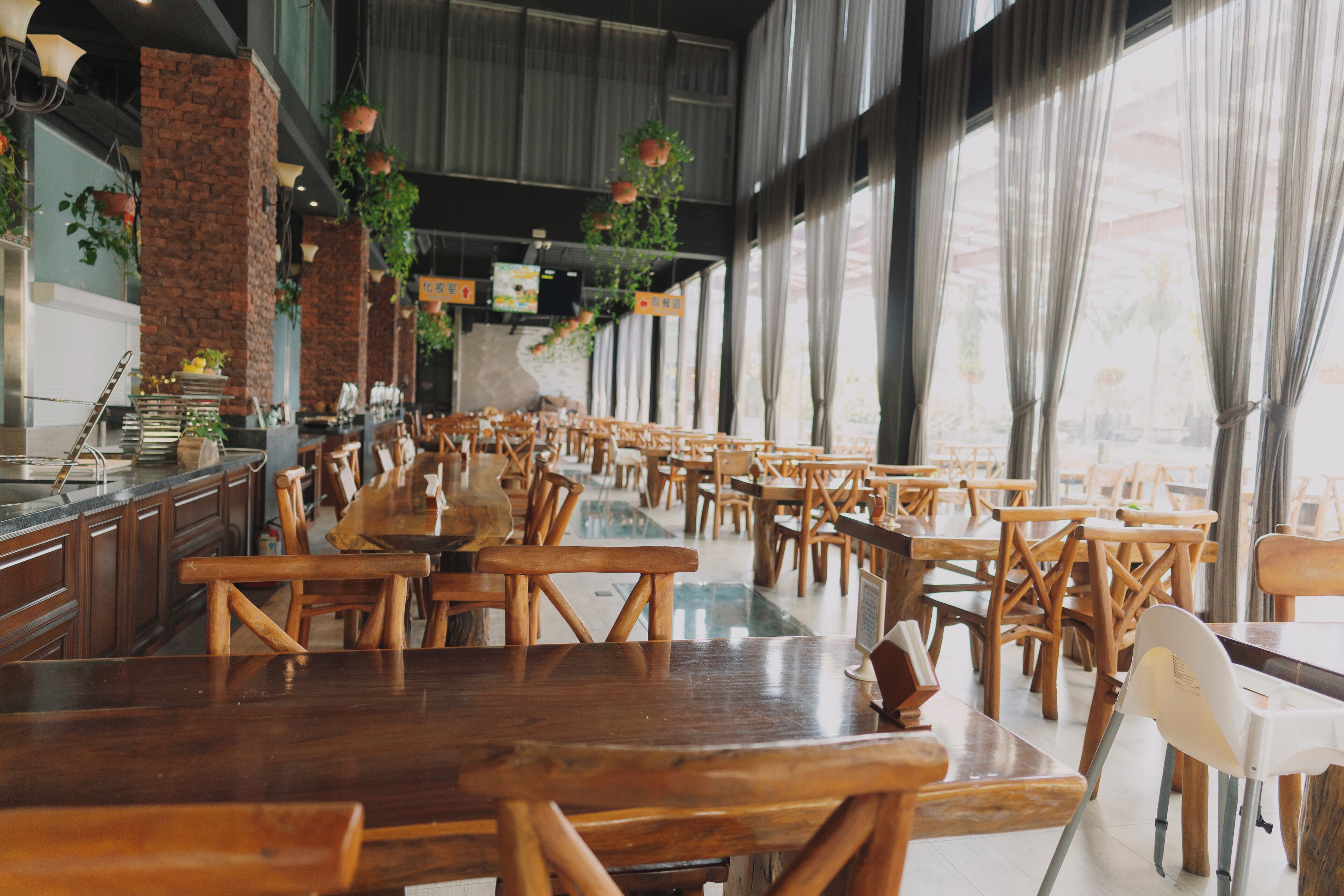 breakfast and lunch served, local and international cuisine