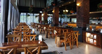 Se sirven desayunos y almuerzos, cocina local e internacional